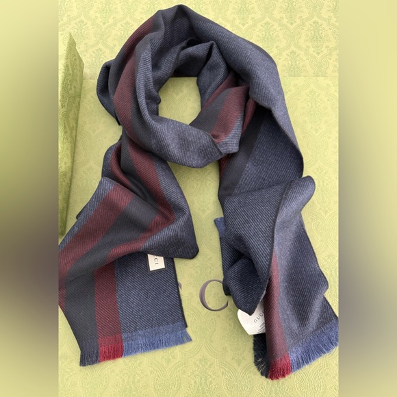New GUCCI WOOL SCARF/SHAWL💙❤️ - Picture 5 of 10